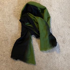 Eileen Fisher Green & Black wool scarf. Excellent condition.